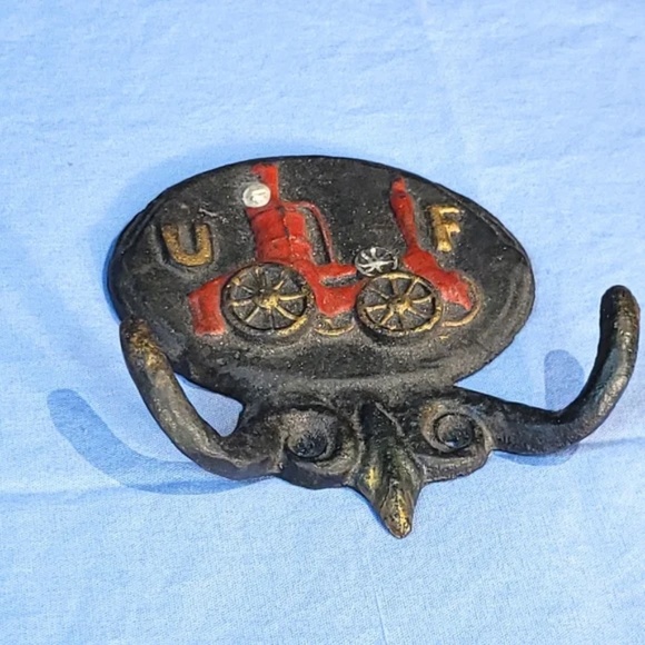 Vintage Cast Iron United Firefighter Insurance Wall Hook - Picture 3 of 6